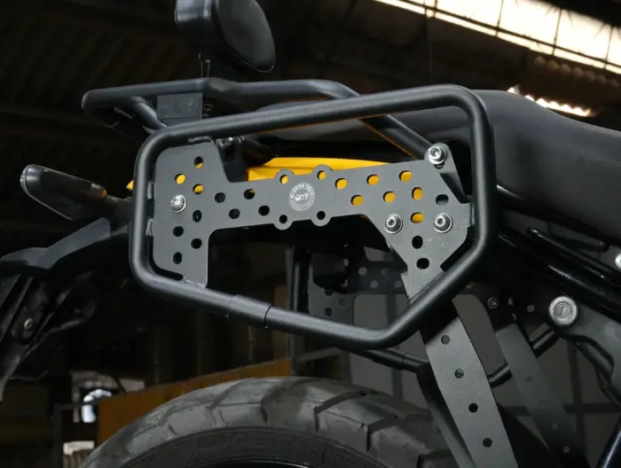 Saddle Stay